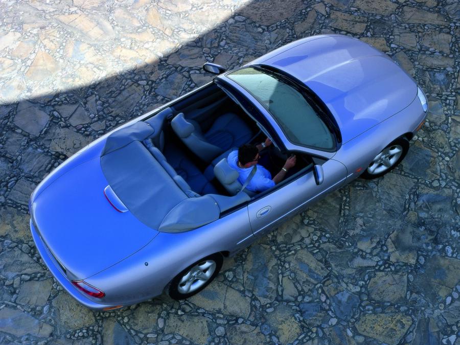 Jaguar XK8 Convertible 1996 года  (фото 19 из 21)